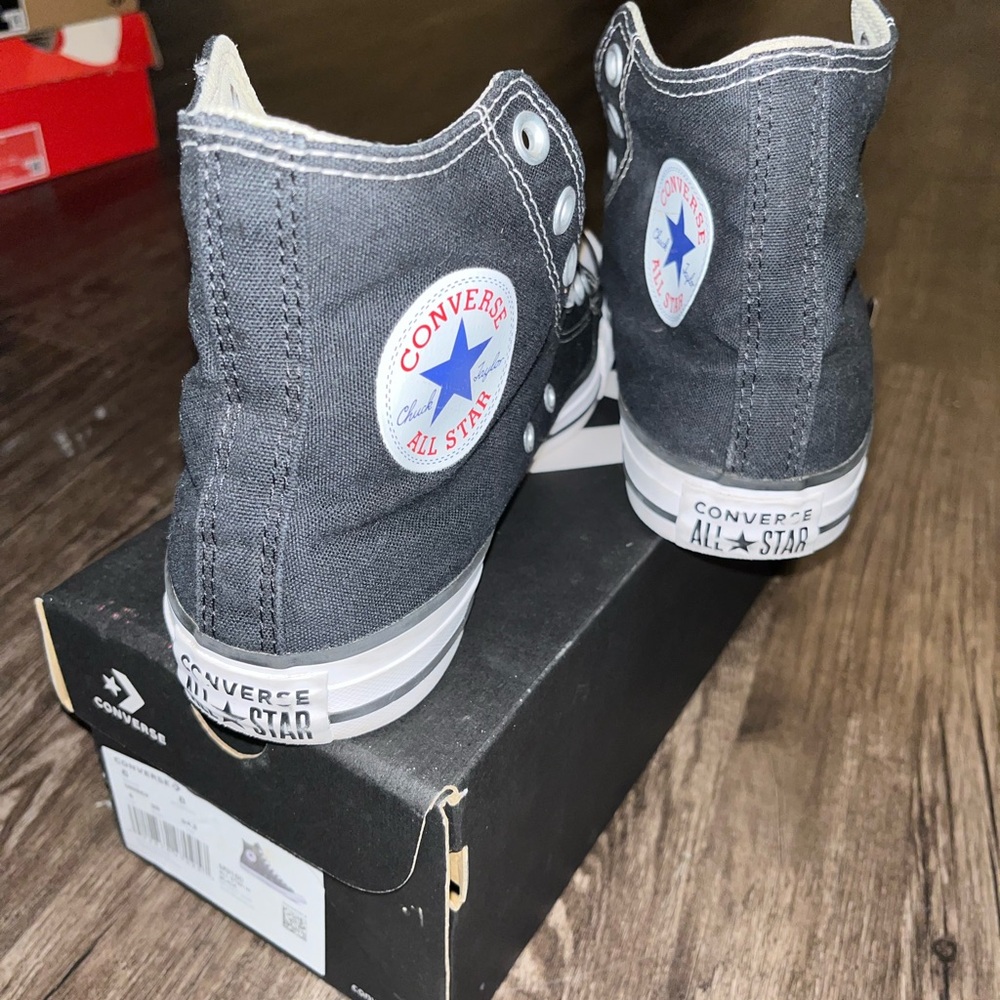 Size 6 unisex converse, worn numerous times . Still in great condition - Picture 1 of 4